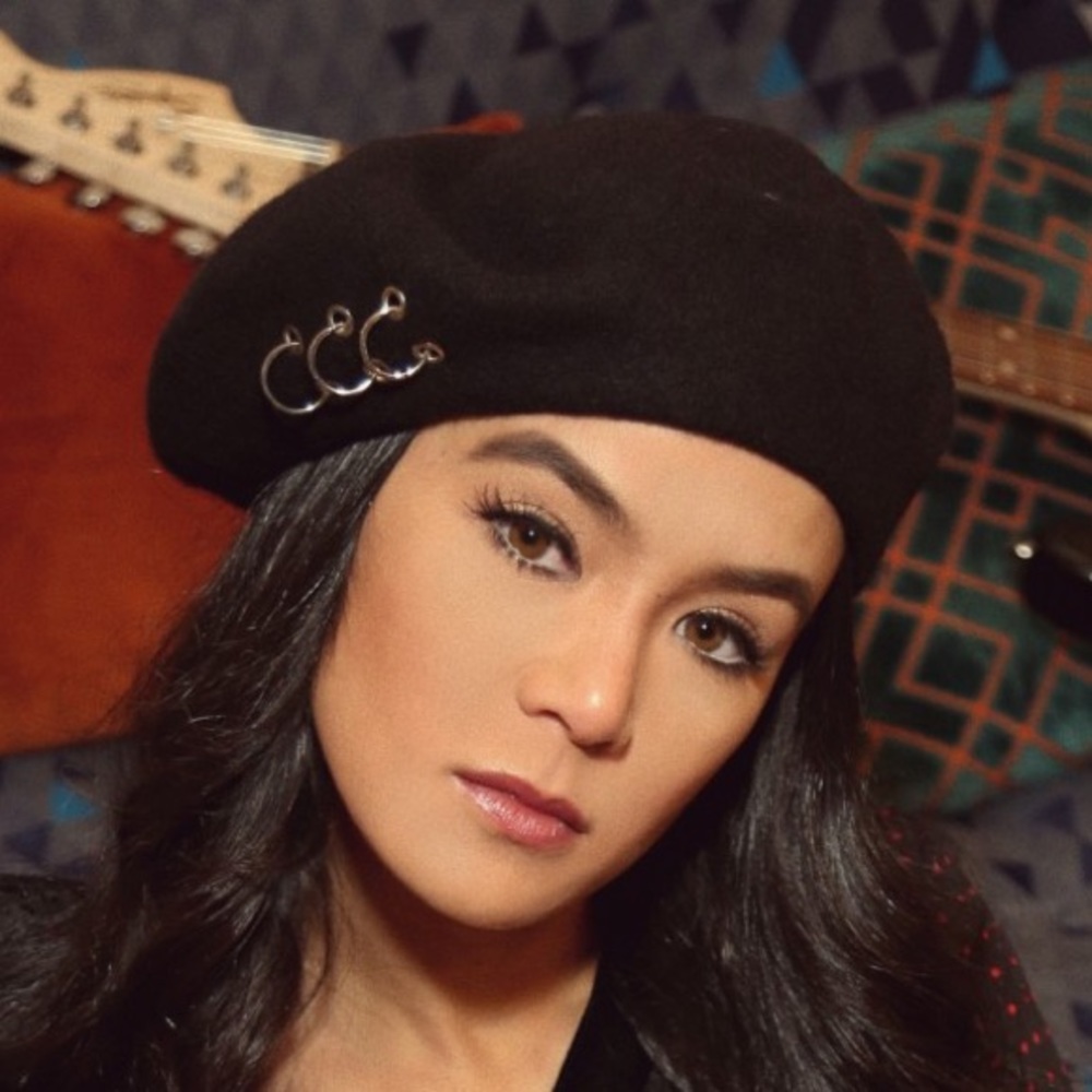 Black and silver hoops beret hat